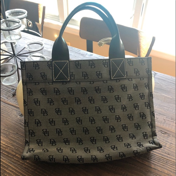 Classic Dooney & Bourke small purse - Picture 3 of 8